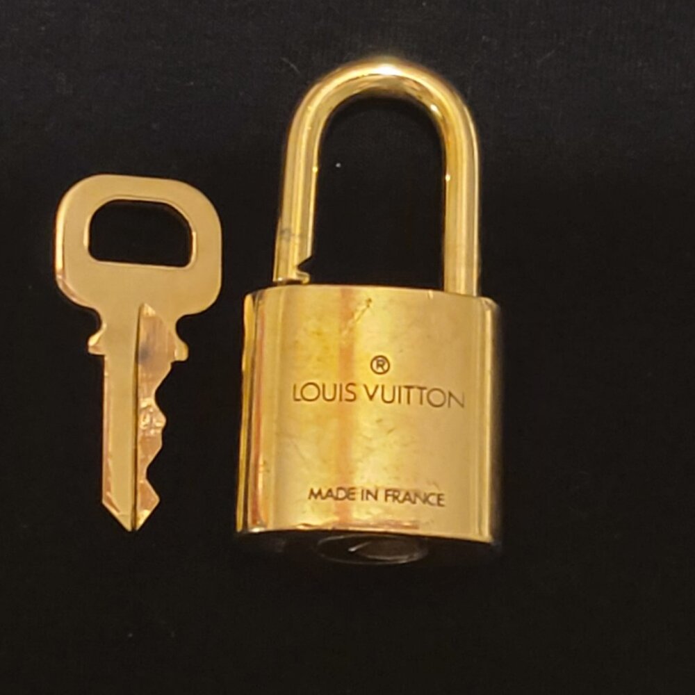 LV Lock & Key # 310 - Picture 5 of 13